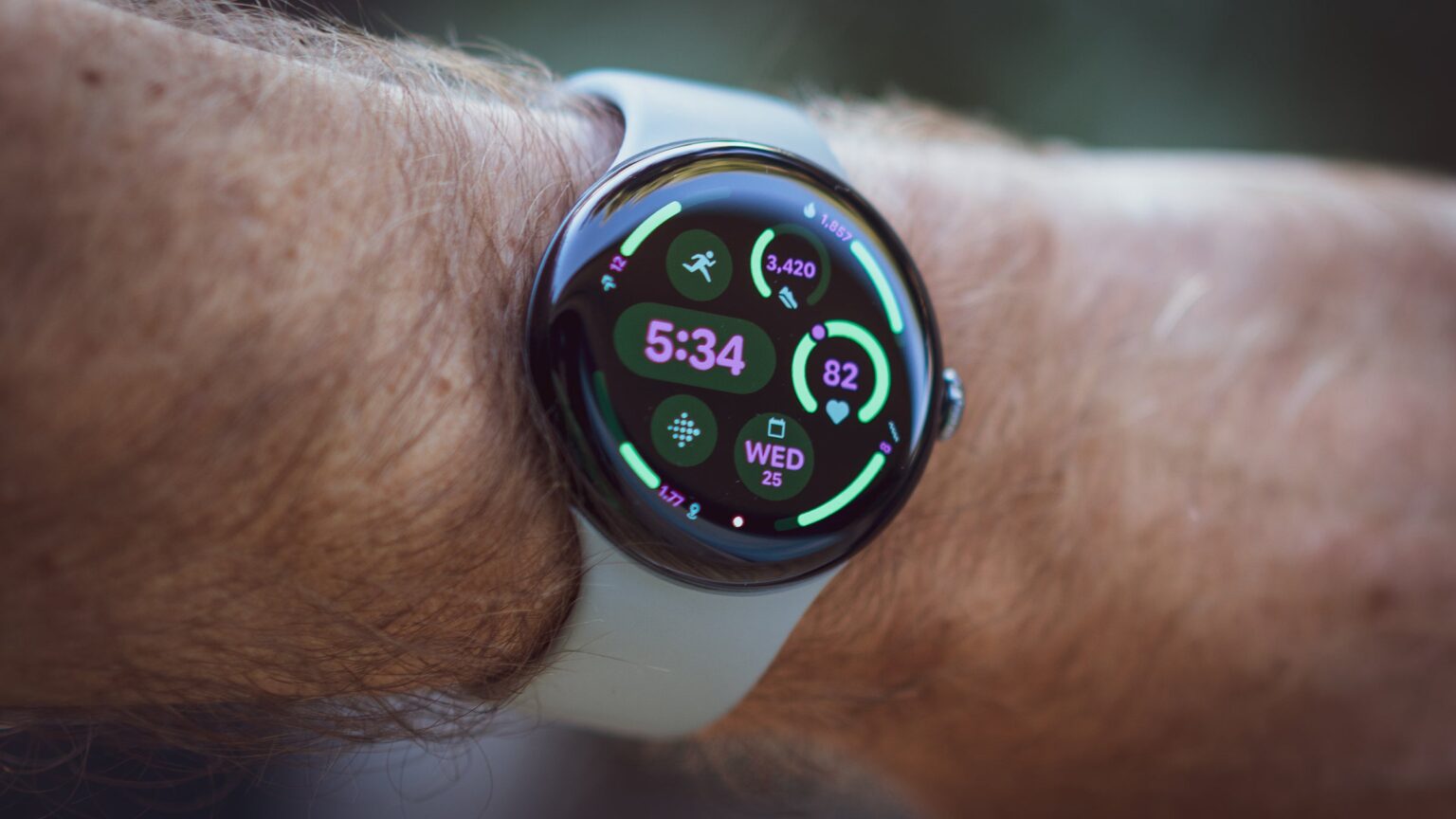 Rugged smartwatch with advanced tracking features